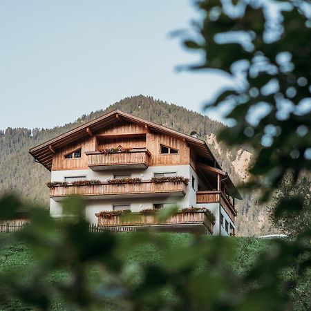 Grosskarnaiderhof Appartements-Bauernhof-Natur Pur Luson Bagian luar foto