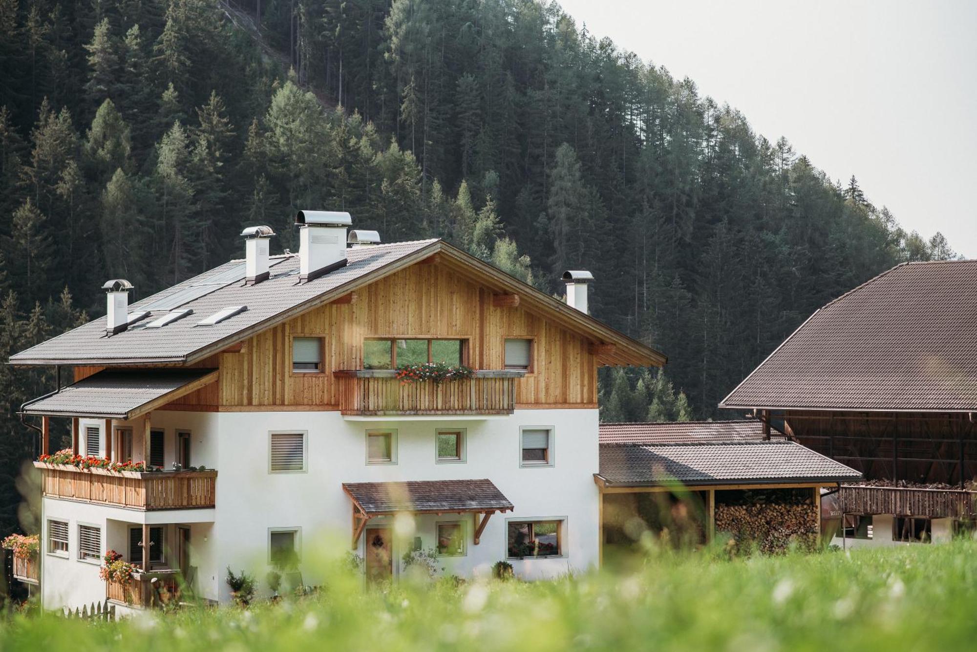 Grosskarnaiderhof Appartements-Bauernhof-Natur Pur Luson Bagian luar foto